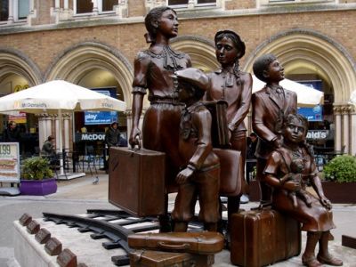 Памятник операции "Киндертранспорт", Ливерпуль. Источник - temza.com Памятник операции "Киндертранспорт", Ливерпуль. Источник - temza.com