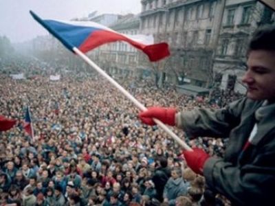 Революция в Чехословакии, 1989 г. Фото: m.timpul.md Революция в Чехословакии, 1989 г. Фото: m.timpul.md
